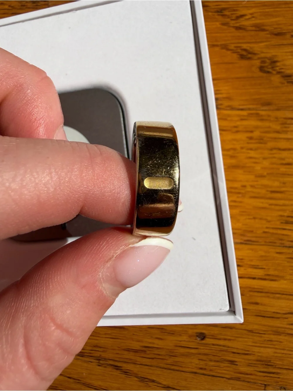 Gold Oura Ring 4 + Charging Case (Size 9)